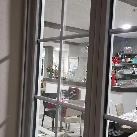 Le Merle Blanc Hotell *