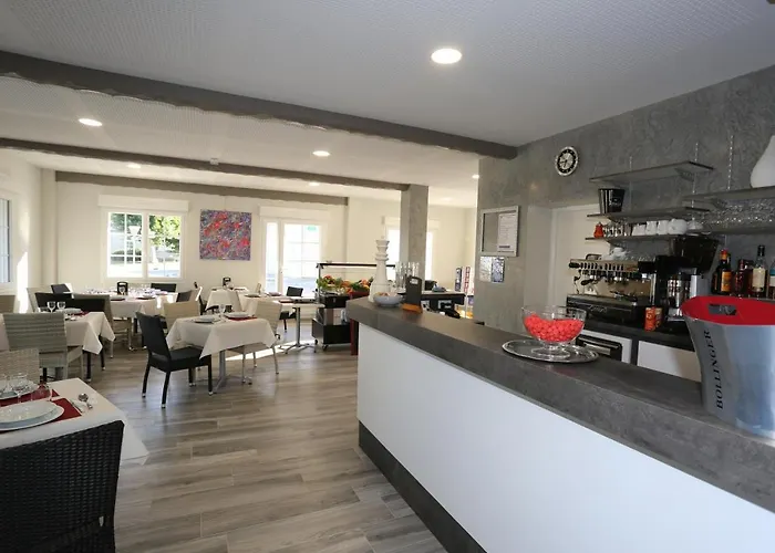 Le Merle Blanc Hotel *