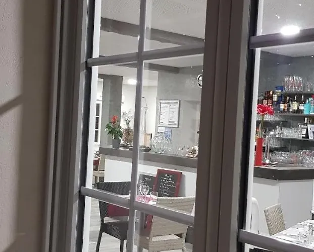 Le Merle Blanc Hotel *